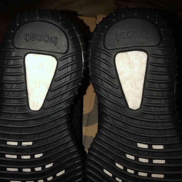 Infant bred yeezys V2 size 8k brand new 210$ firm - Picture 8 of 8